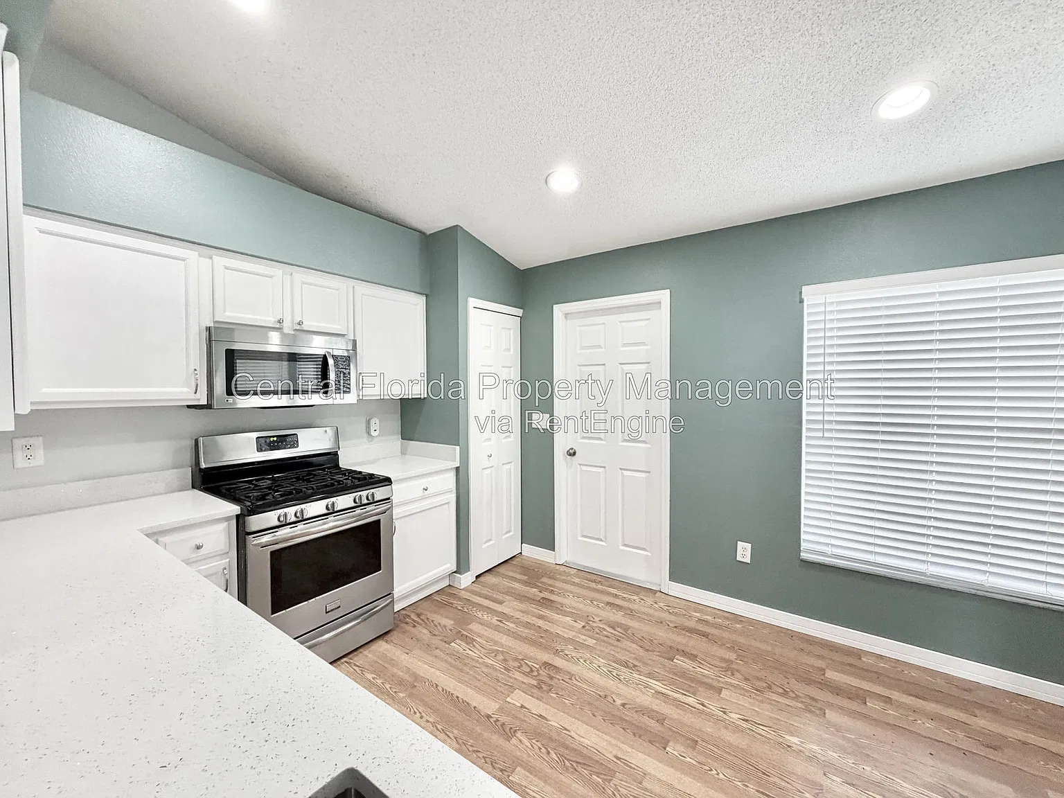 3 bed, 2.0 bath, 1108 sqft, $2,199 — Photo 4