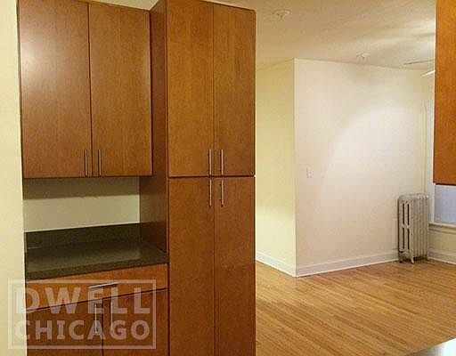 3rd image of 1435 W Sherwin Ave #1