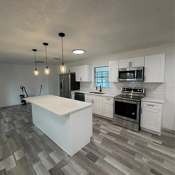 109 Dakota Ave — Photo 3
