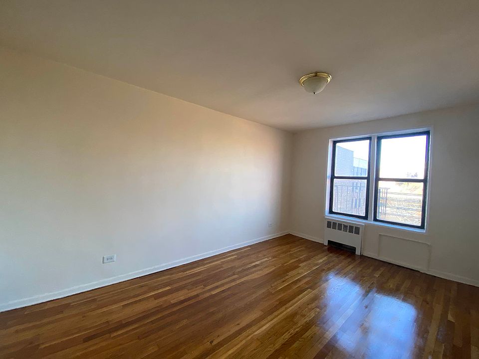 2nd image of 971 Jerome St APT 4B