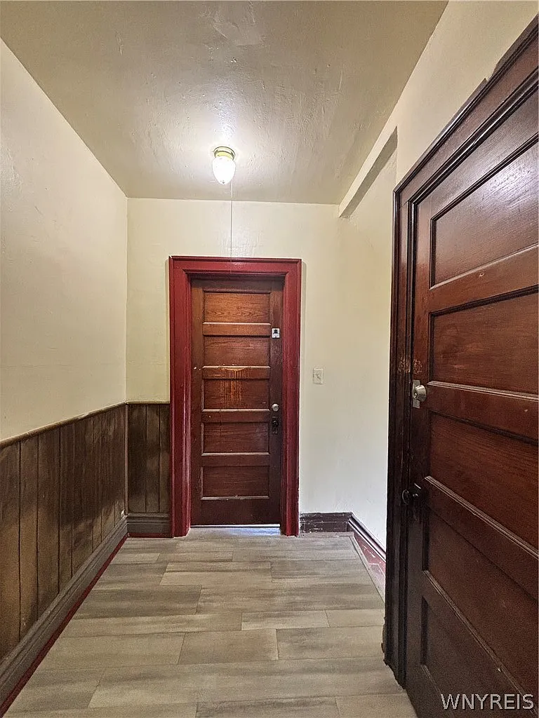 3 bed, 1.0 bath, 2339 sqft, $1,300 — Photo 4
