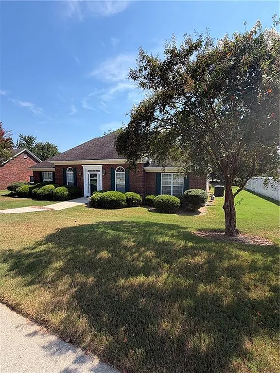 3 bed, 2.0 bath, 1924 sqft, $2,250 — Photo 3