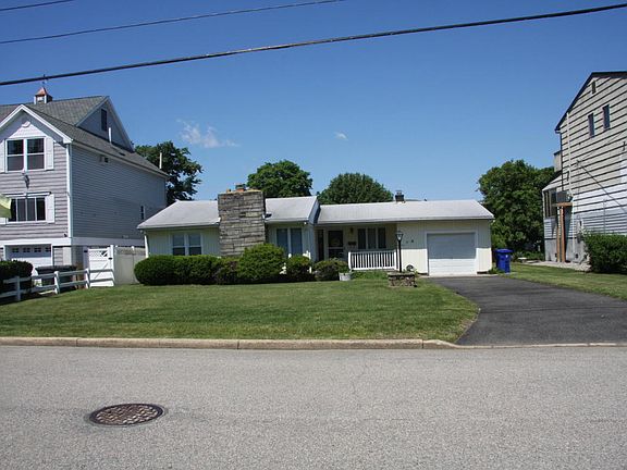 2nd image of 22 Haines Cove Dr