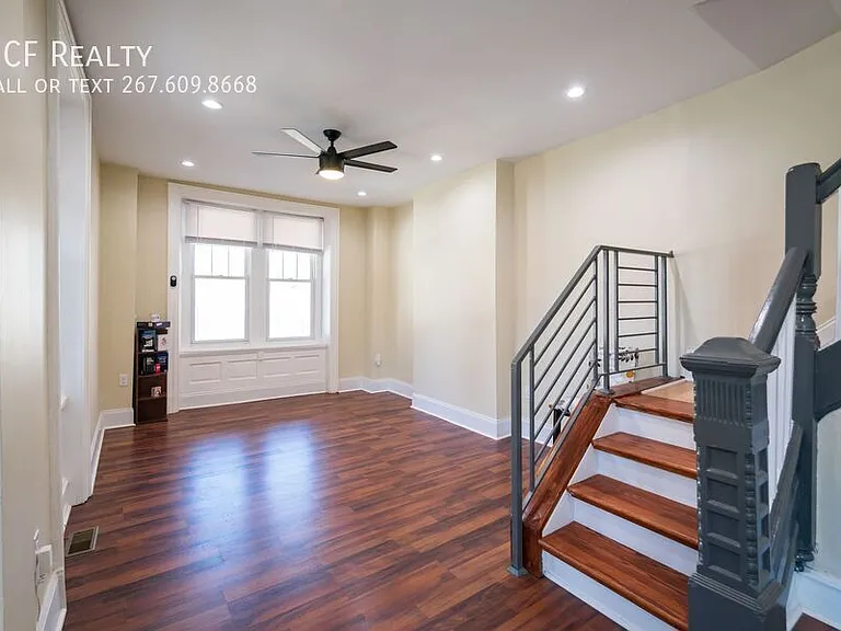 5426 W Jefferson St — Photo 2