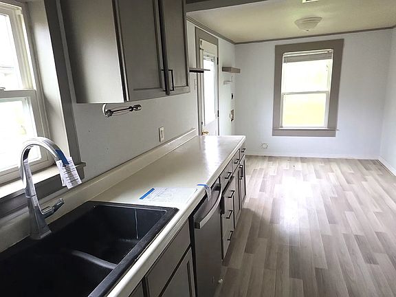 5th image of 612 N Adelaide St