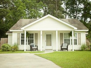 16 Pelican Cir, Beaufort, SC 29906