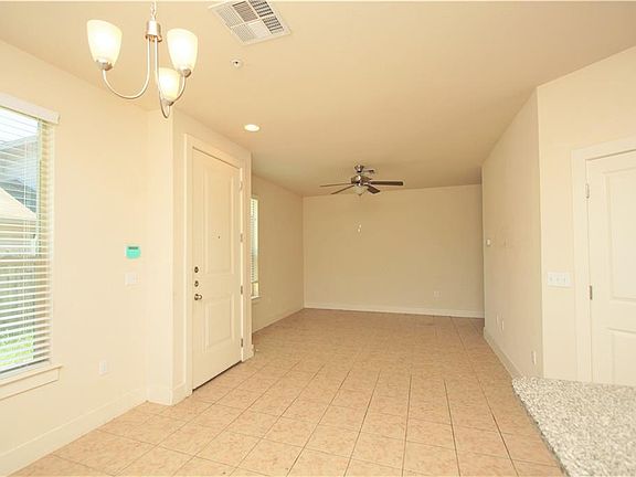 4th image of 2208 Creekside Ln APT C