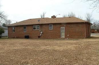 2nd image of 735 N Main St