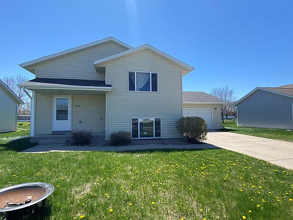2nd image of 2136 Castlewood Dr