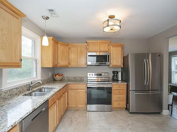 3rd image of 518 Brentlawn Dr