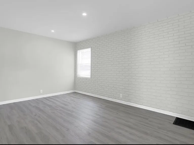 803 E Deshler Ave — Photo 4
