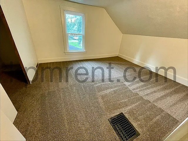 621 Oak St — Photo 17