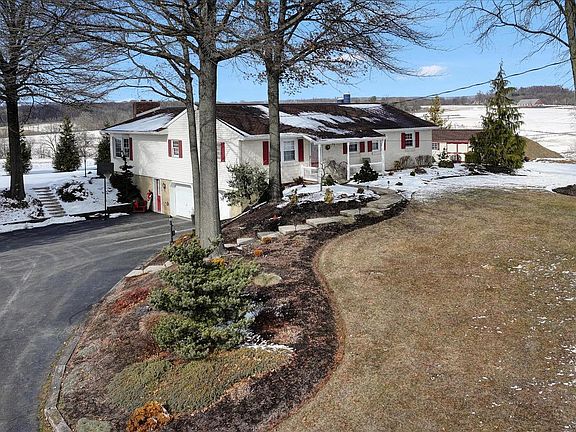 3rd image of 61 W Rosebud Rd