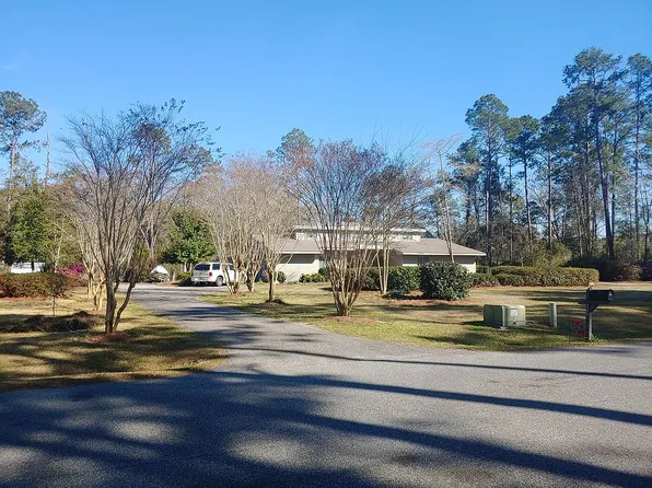 2208 Twin Lakes Dr, Bainbridge, GA 39819