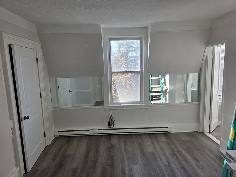 35 Florence St #4 — Photo 6