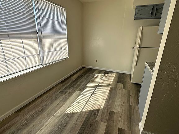 2nd image of 616-716 W Calle Sur St #622