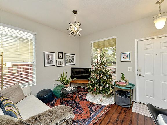4th image of 3904 Hermalinda St