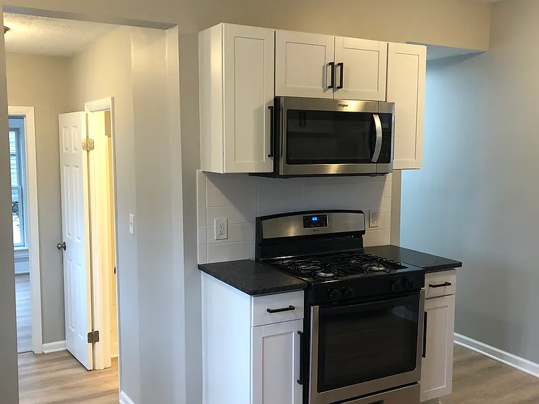 802 S Goodman St — Photo 6
