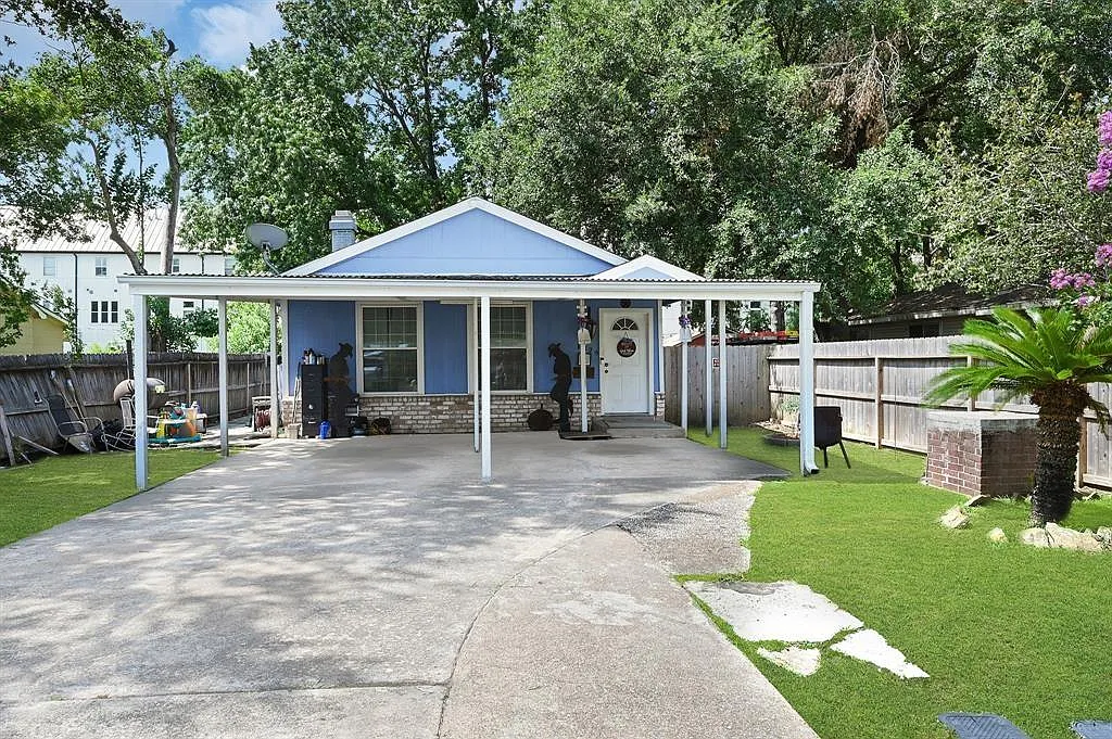 3 bed, 1.0 bath, 1196 sqft, $1,800 — Photo 1