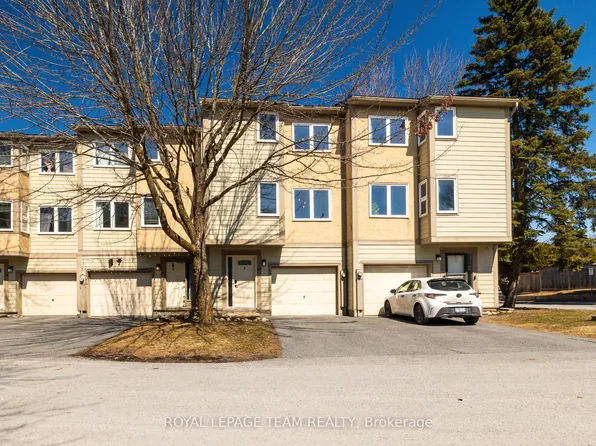 28 Peary Way #28, Ottawa, ON K2L 1Z8