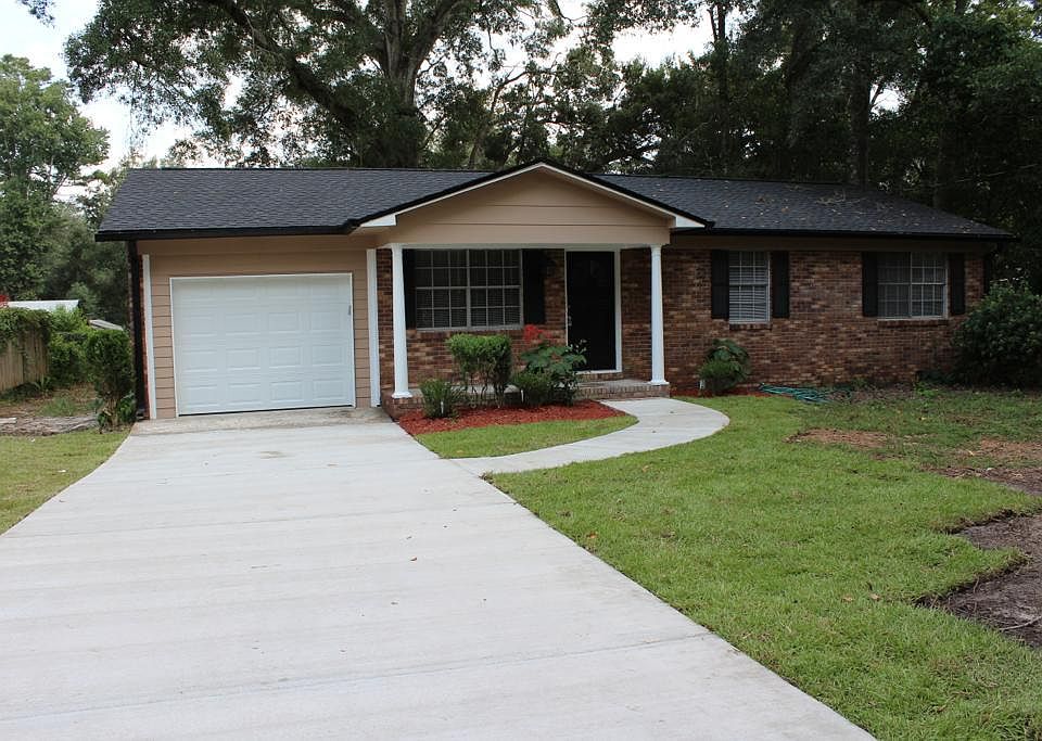 1st image of 4717 Center Dr