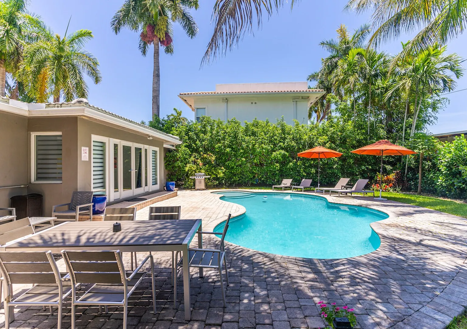 Heated Pool 3BR Home 4 Min to Hollywood Beach — Photo 3