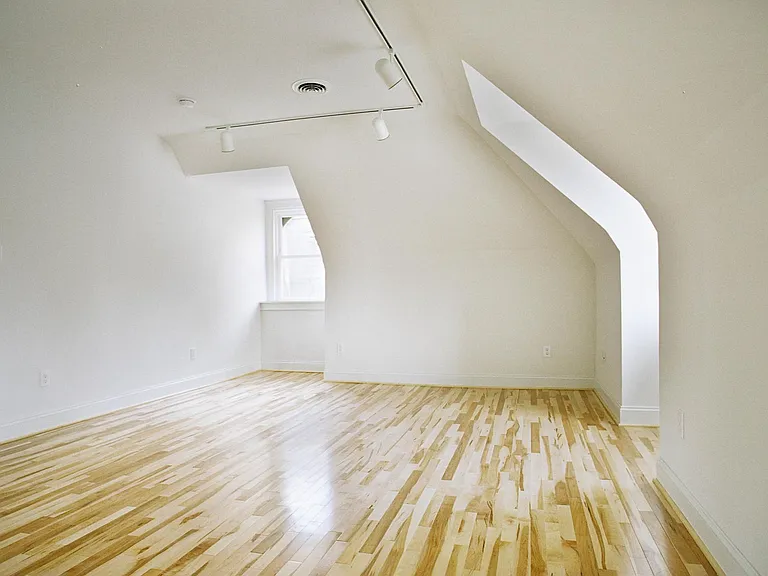 6018 Walnut St #3 — Photo 3