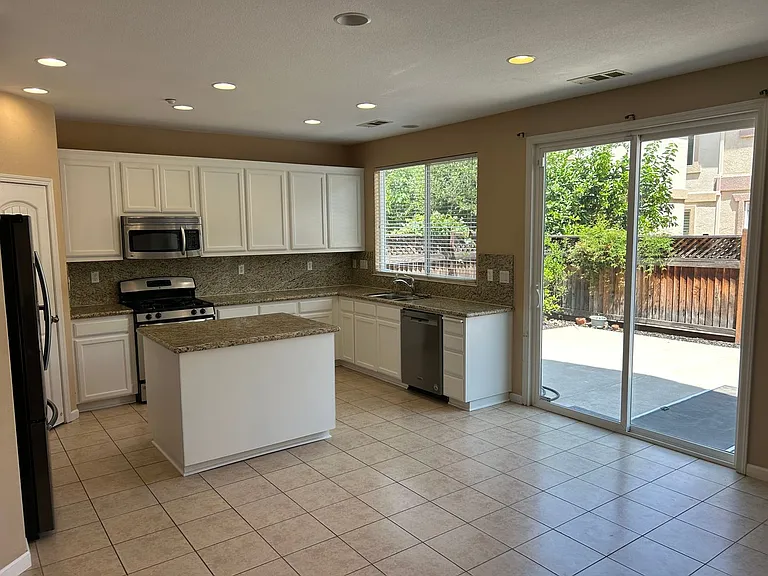 2342 Blue Ridge Ave — Photo 10