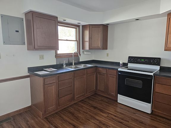 3rd image of 715 W Main St