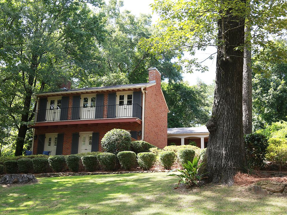 1st image of 300 Crest Cir S