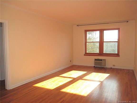 3rd image of 114 Woodside Grn APT 3C
