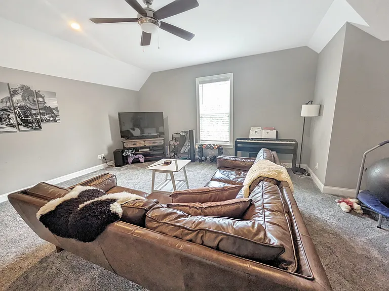 1612 Auburndale Ave — Photo 14