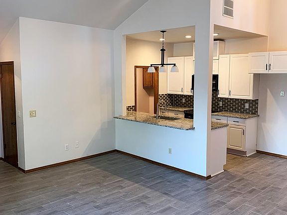 4th image of 414 S Greengate Dr