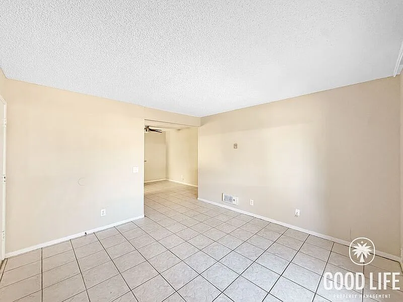 2 bed, 1.5 bath, 903 sqft, $2,395 — Photo 2