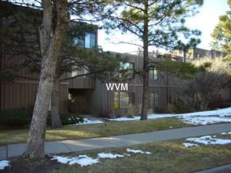 2 bed, 1.0 bath, 1063 sqft, $1,600 — Photo 1