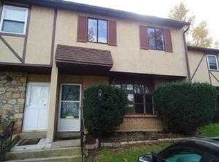 13 Knock N Knoll Cir, Willow Grove, PA 19090