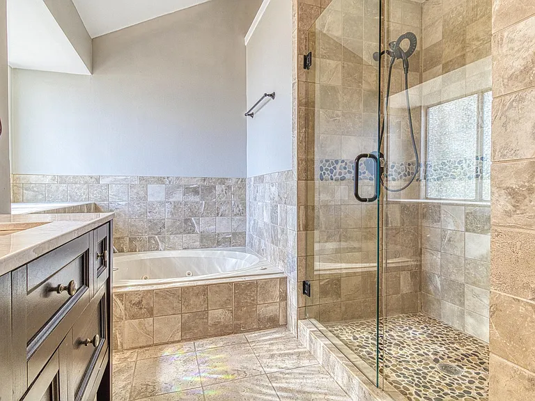 310 W Taylors Xing — Photo 28