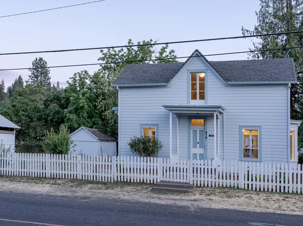 410 E E St, Jacksonville, OR 97530