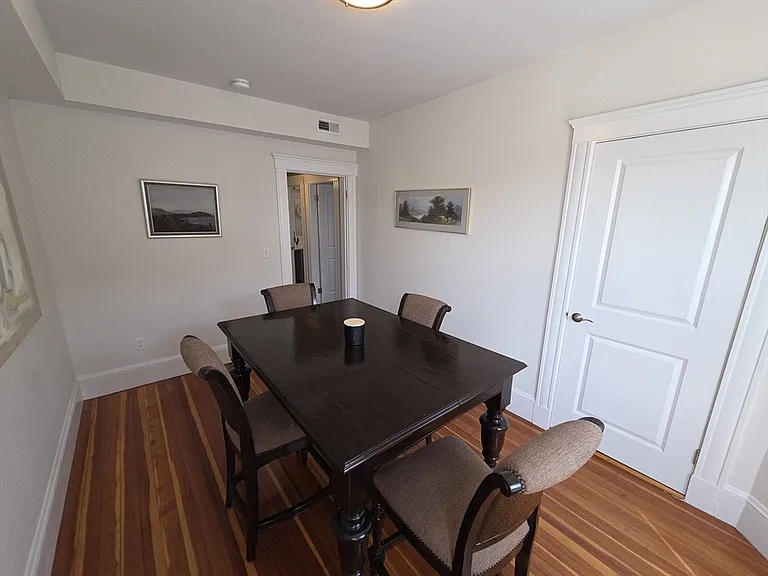 40 King St #3 — Photo 10