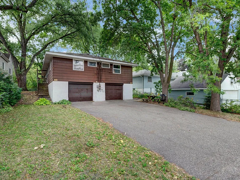 3516 Indiana Ave N — Photo 5