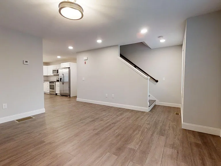 83 Pulaski St — Photo 12