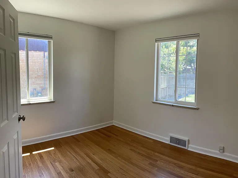 2875 Niagara St — Photo 4