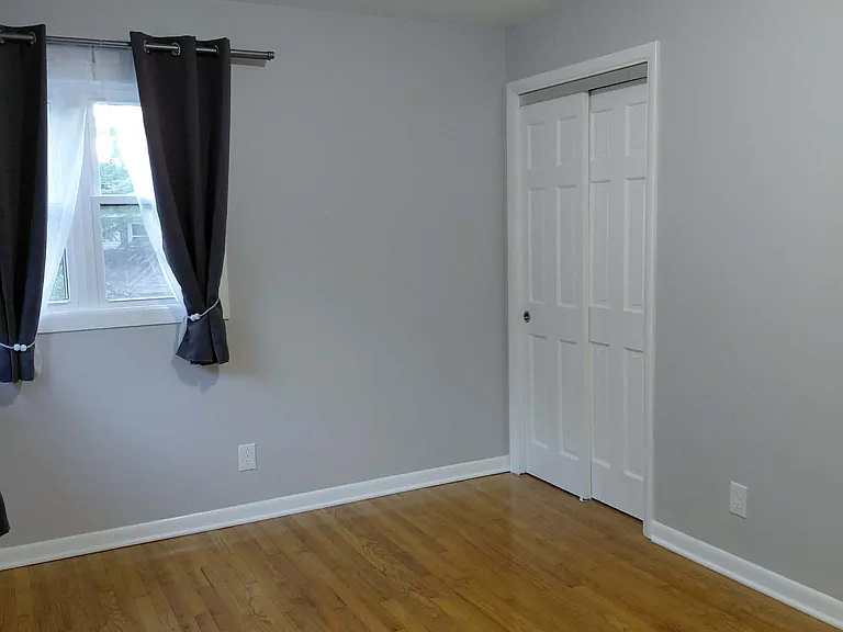 111 Randall Ave — Photo 16