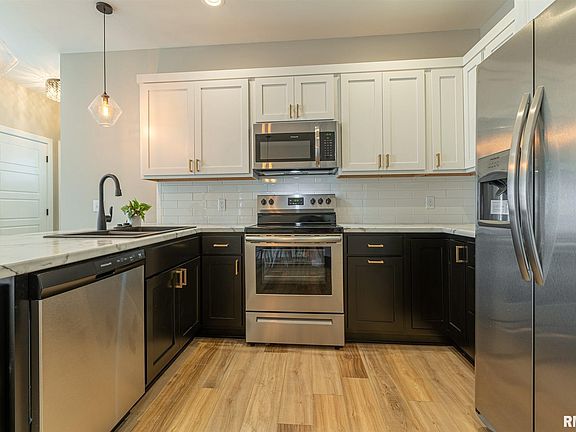 3rd image of 907 James St