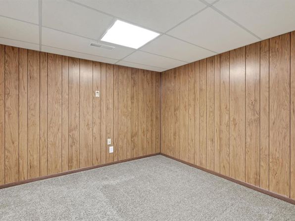 2254 Blue Heron Dr, Florissant, MO 63031