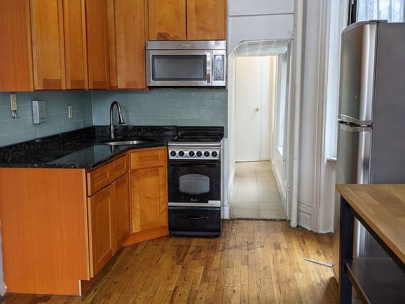 2nd image of 268 W 136th St APT 1