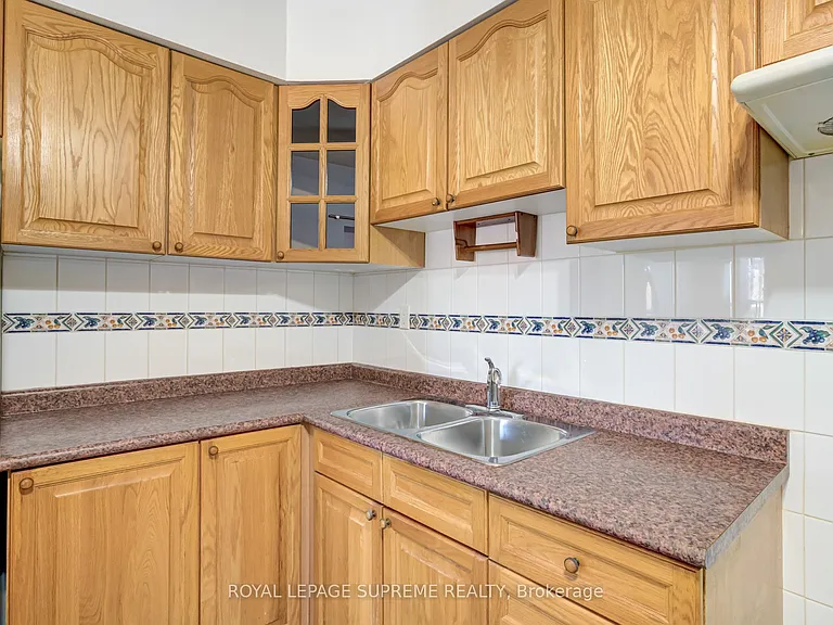 160 Shanly St #MAIN LOWER — Photo 12