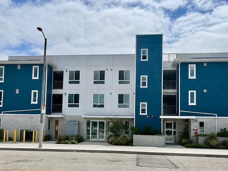 516 N Fries Ave — Photo 2