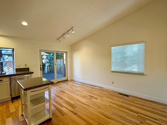 5th image of 907 Granado Ct