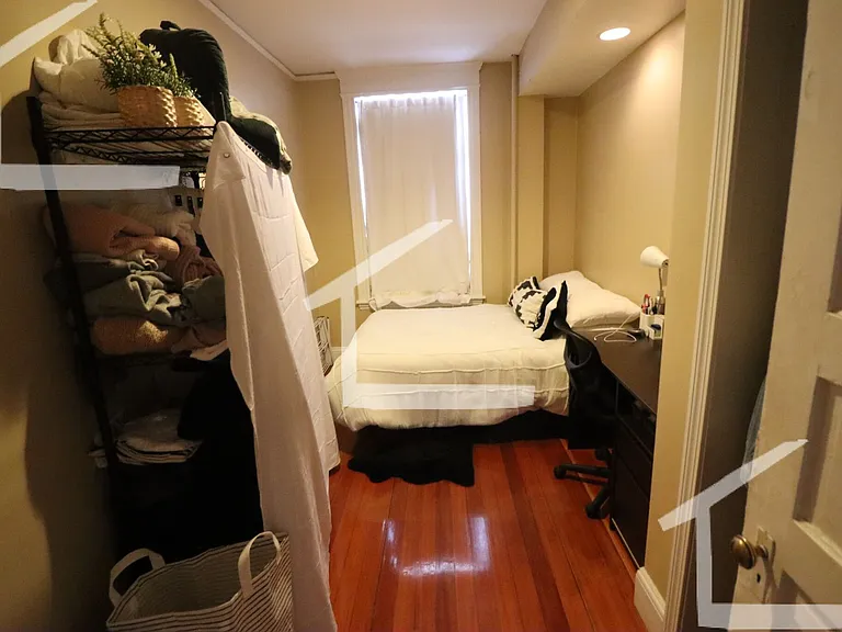 15 Strathmore Rd #4 — Photo 7